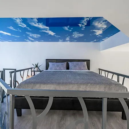 Exquisite With An Original Design * Valencia