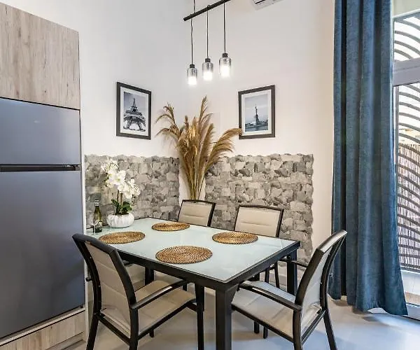 Exquisite With An Original Design Appartement *